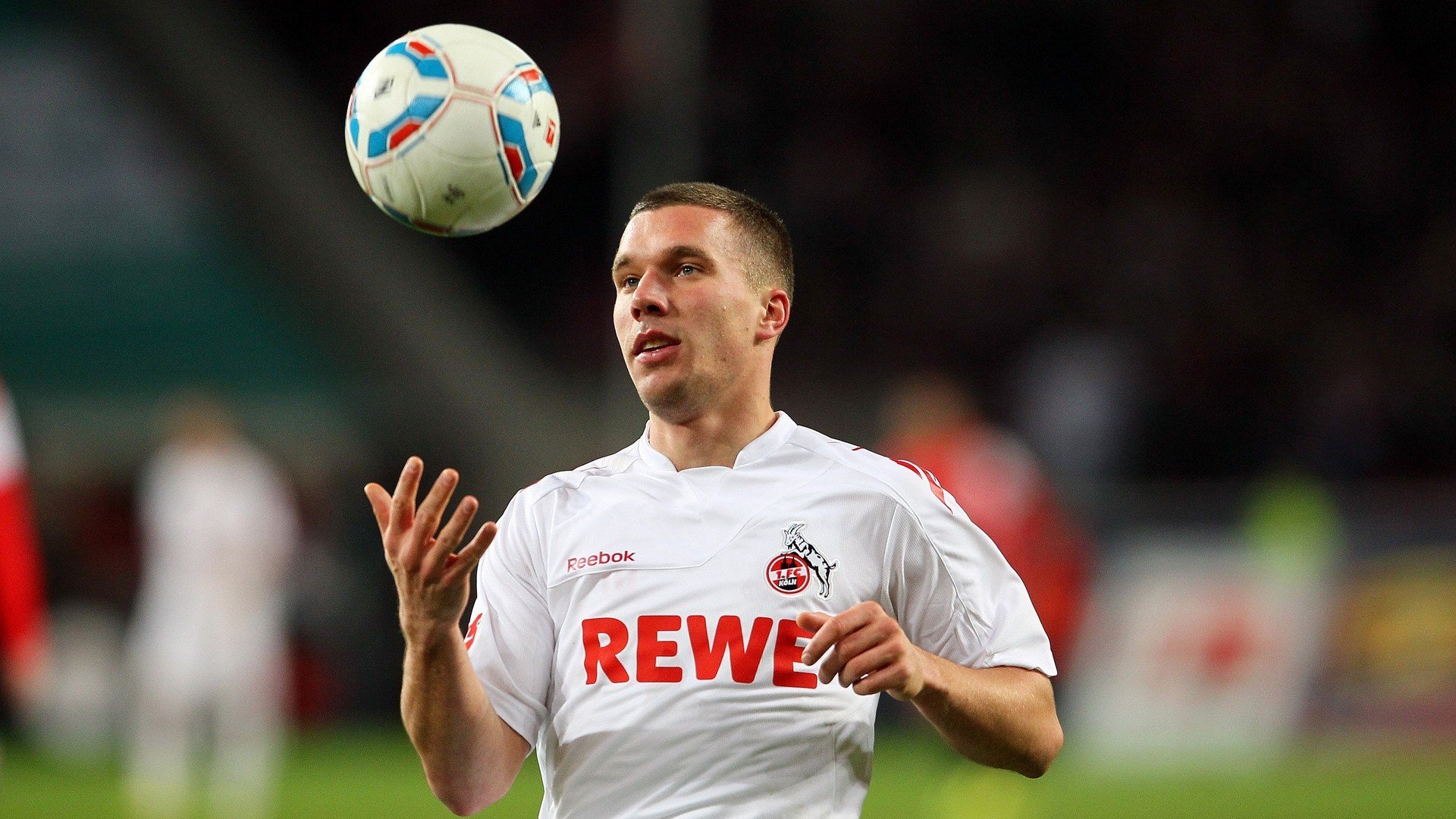 九游体育电竞-墨西哥守门员戴羽绒服扑点球，全场沸腾，墨西哥足球守门员